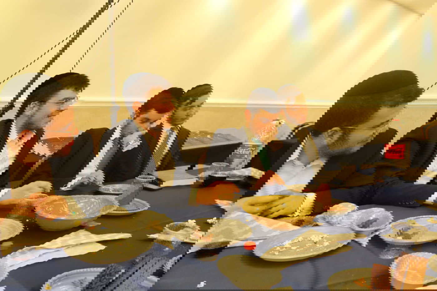 בחורים הוציאו ספר לע"נ חברם שנפטר; צפו