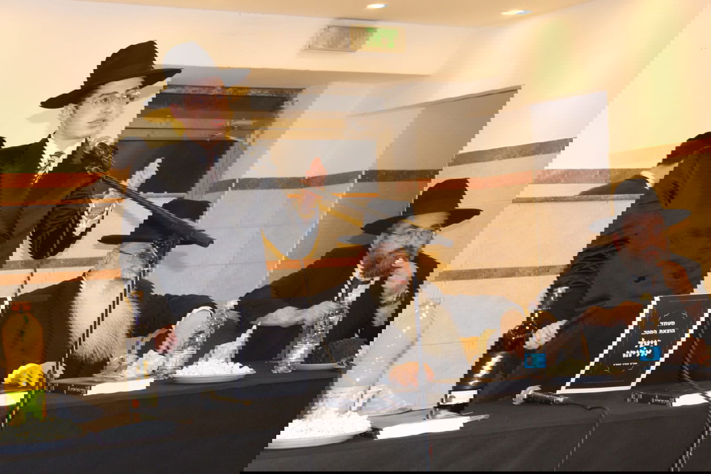 בחורים הוציאו ספר לע"נ חברם שנפטר; צפו