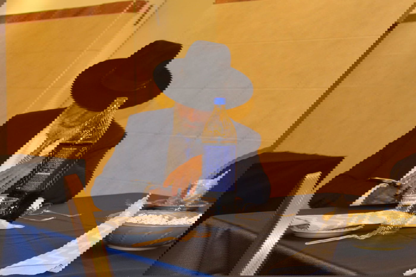 בחורים הוציאו ספר לע"נ חברם שנפטר; צפו