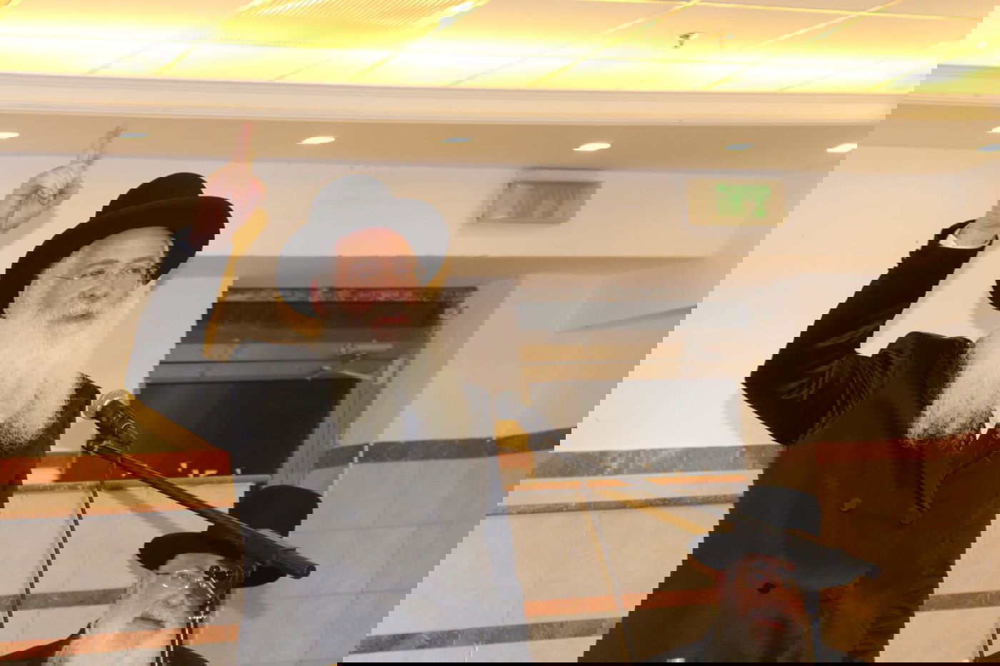 בחורים הוציאו ספר לע"נ חברם שנפטר; צפו