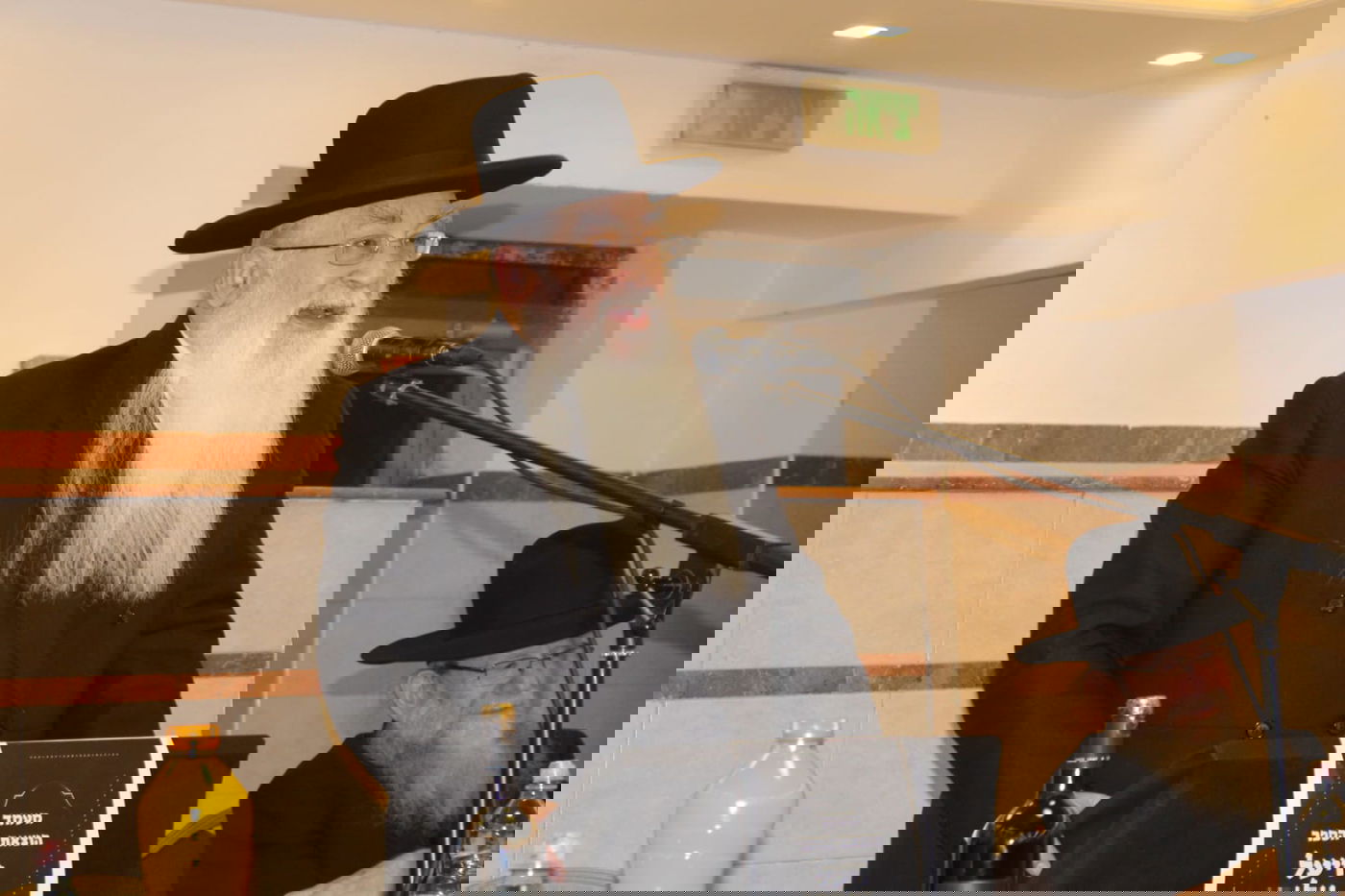 בחורים הוציאו ספר לע"נ חברם שנפטר; צפו