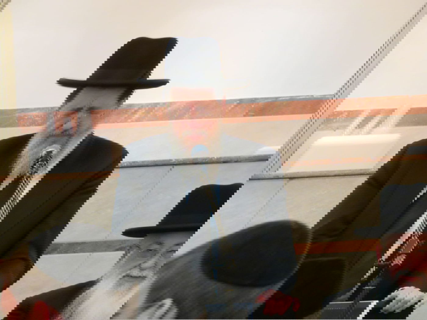 בחורים הוציאו ספר לע"נ חברם שנפטר; צפו