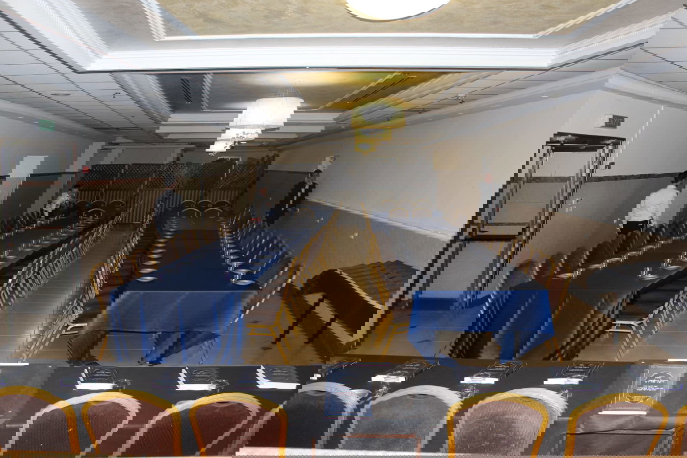 בחורים הוציאו ספר לע"נ חברם שנפטר; צפו