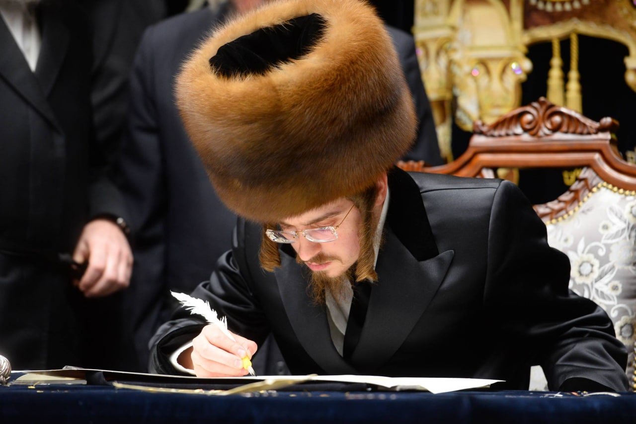 טיש יארצייט בסאדיגורה וכתיבת ספר תורה; תיעוד