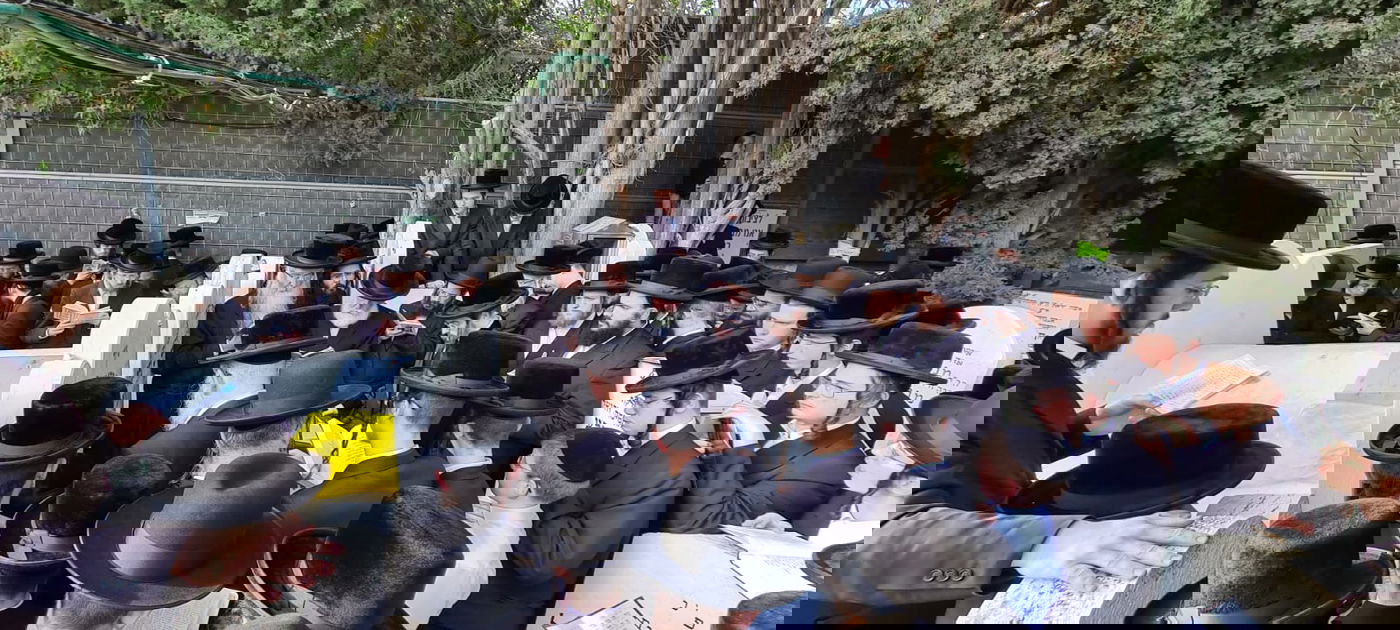 טיש יארצייט בסאדיגורה וכתיבת ספר תורה; תיעוד