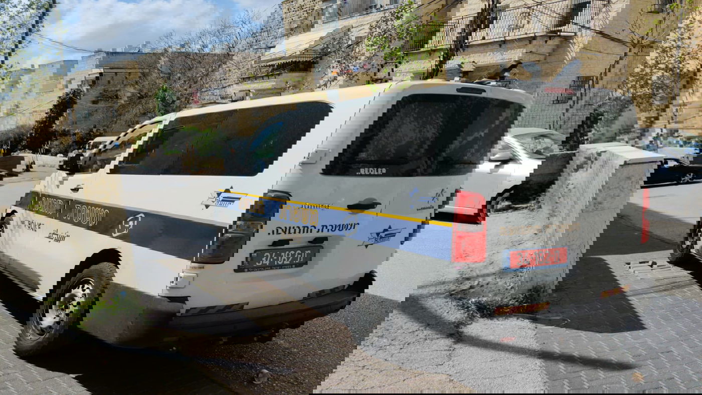 לעיני אחותו: פעוט התפרץ לכביש ונפצע בראשו מפגיעת רכב