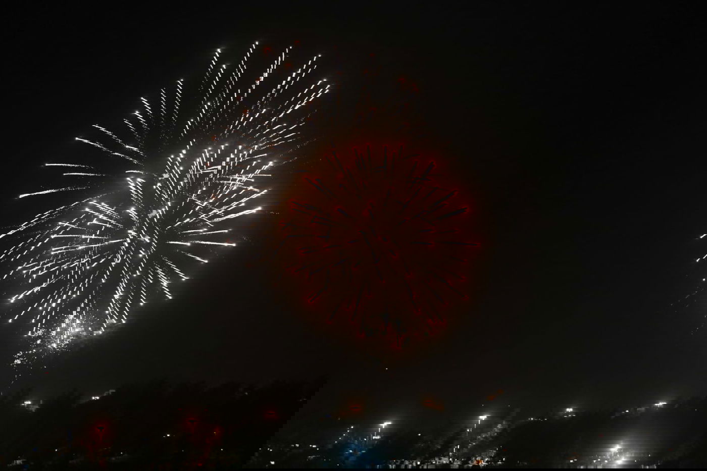 כך נראו הזיקוקים משכונת הר נוף בירושלים