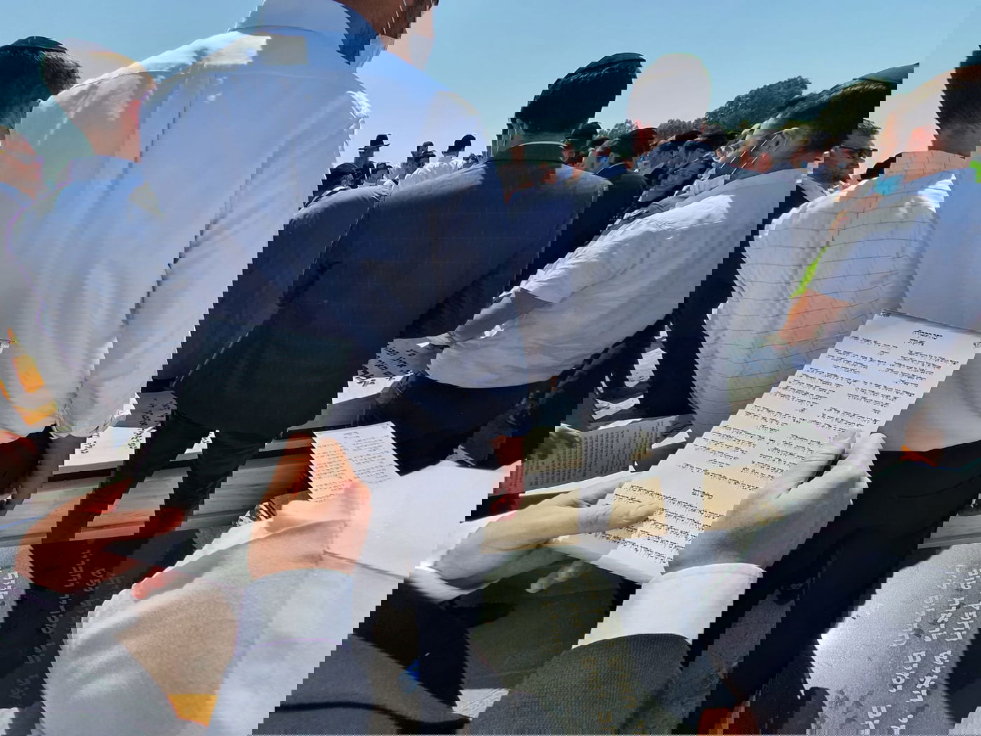 האב זעק: "אבא לא קובר ילד; לא יהיו לי ממך נכדים ונכדות"