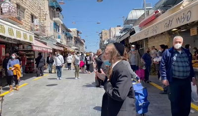 בשוק: האברך נעמד בצפירה ונשא תפילה