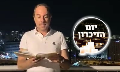 הזמר והיוצר עמירן דביר בקריאת תהילים • צפו