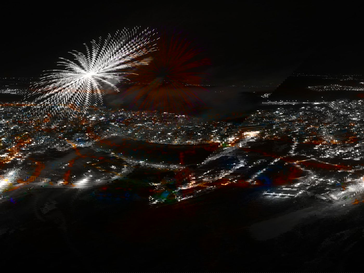 חגיגות העצמאות; הרחפן תיעד את הזיקוקים מעל העיר אלעד • צפו