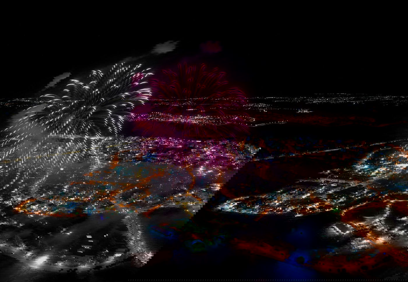 חגיגות העצמאות; הרחפן תיעד את הזיקוקים מעל העיר אלעד • צפו