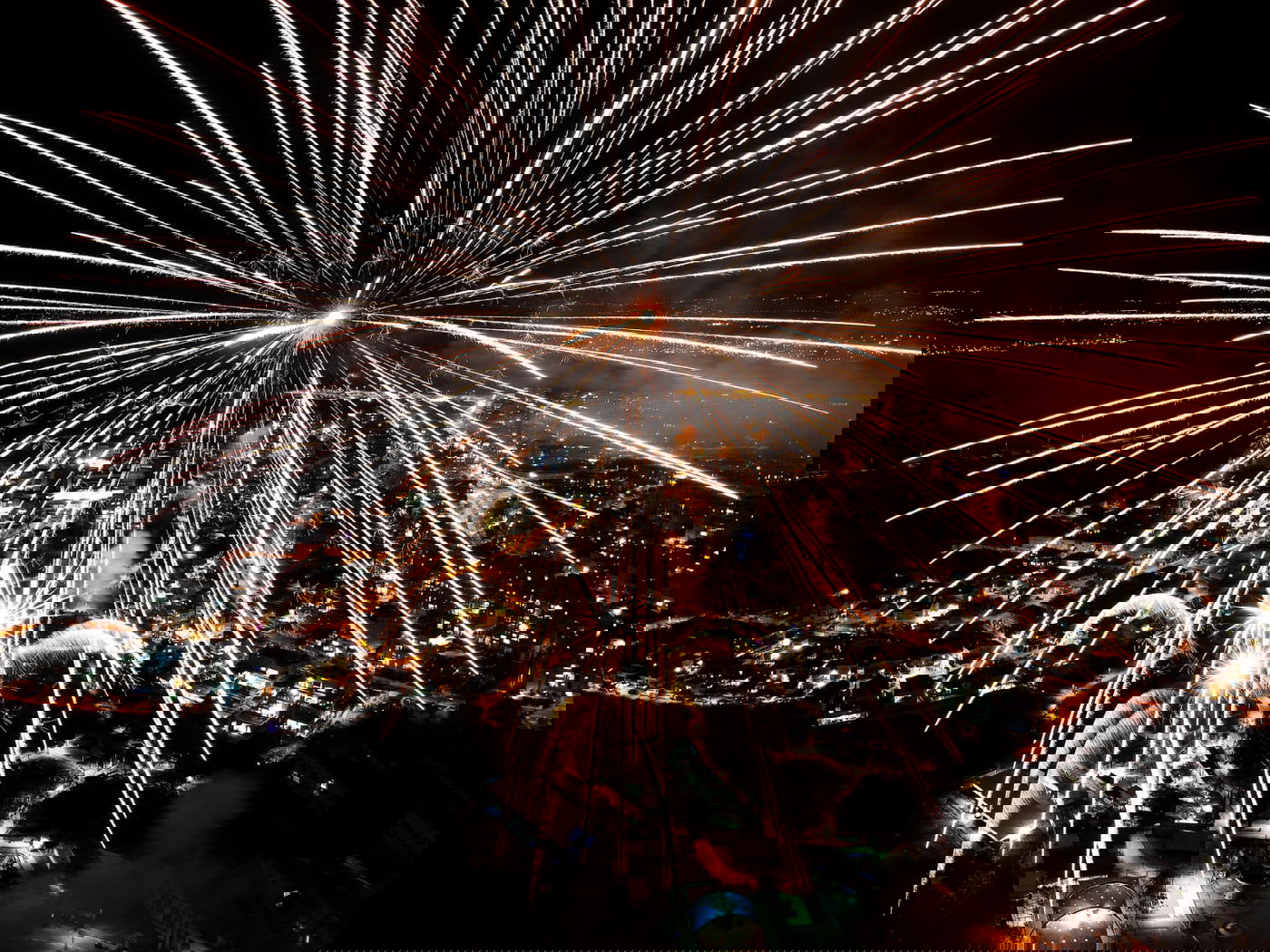 חגיגות העצמאות; הרחפן תיעד את הזיקוקים מעל העיר אלעד • צפו