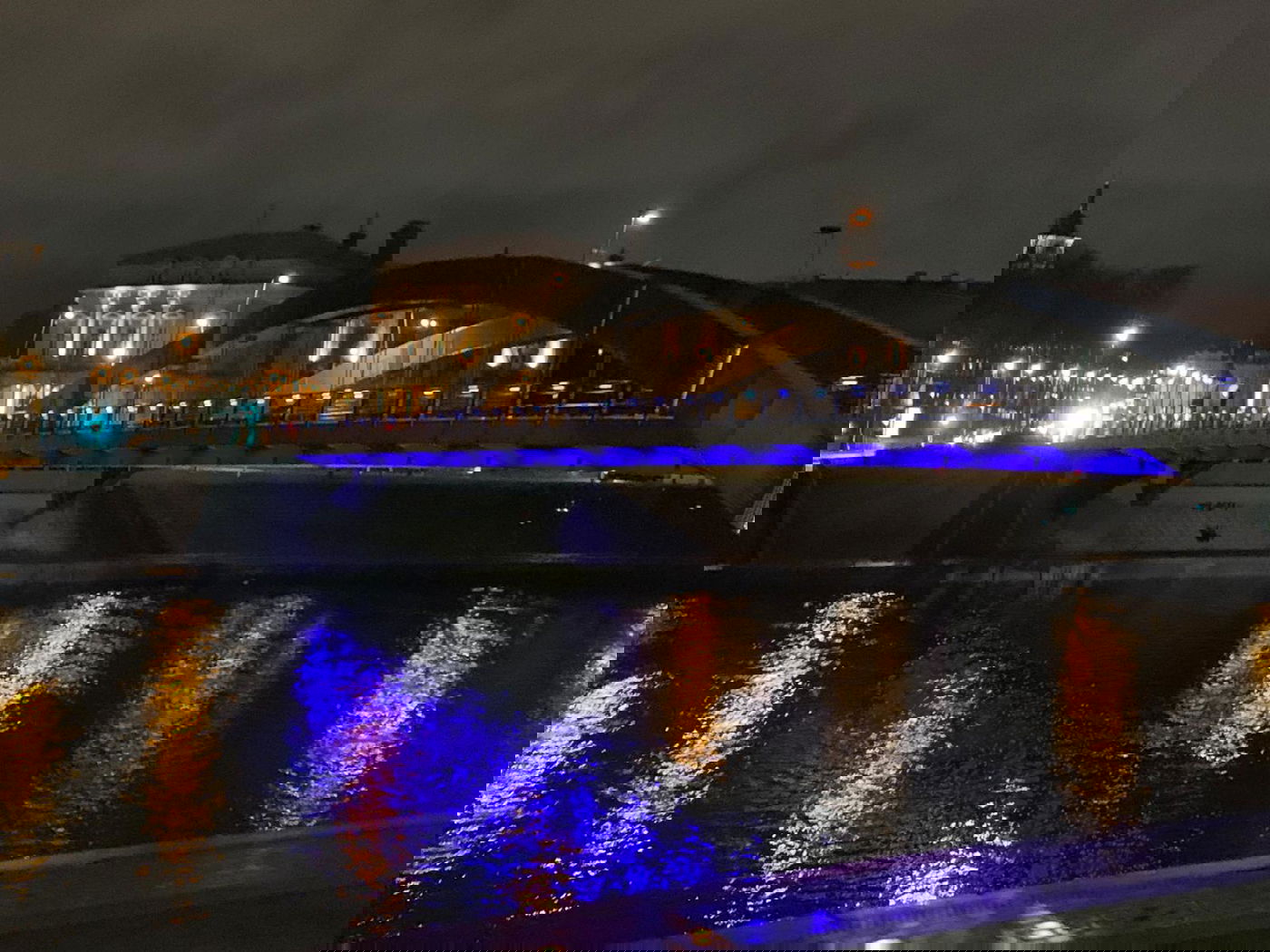 ארבעת הגשרים של וילנה, ליטא הוארו בכחול לבן