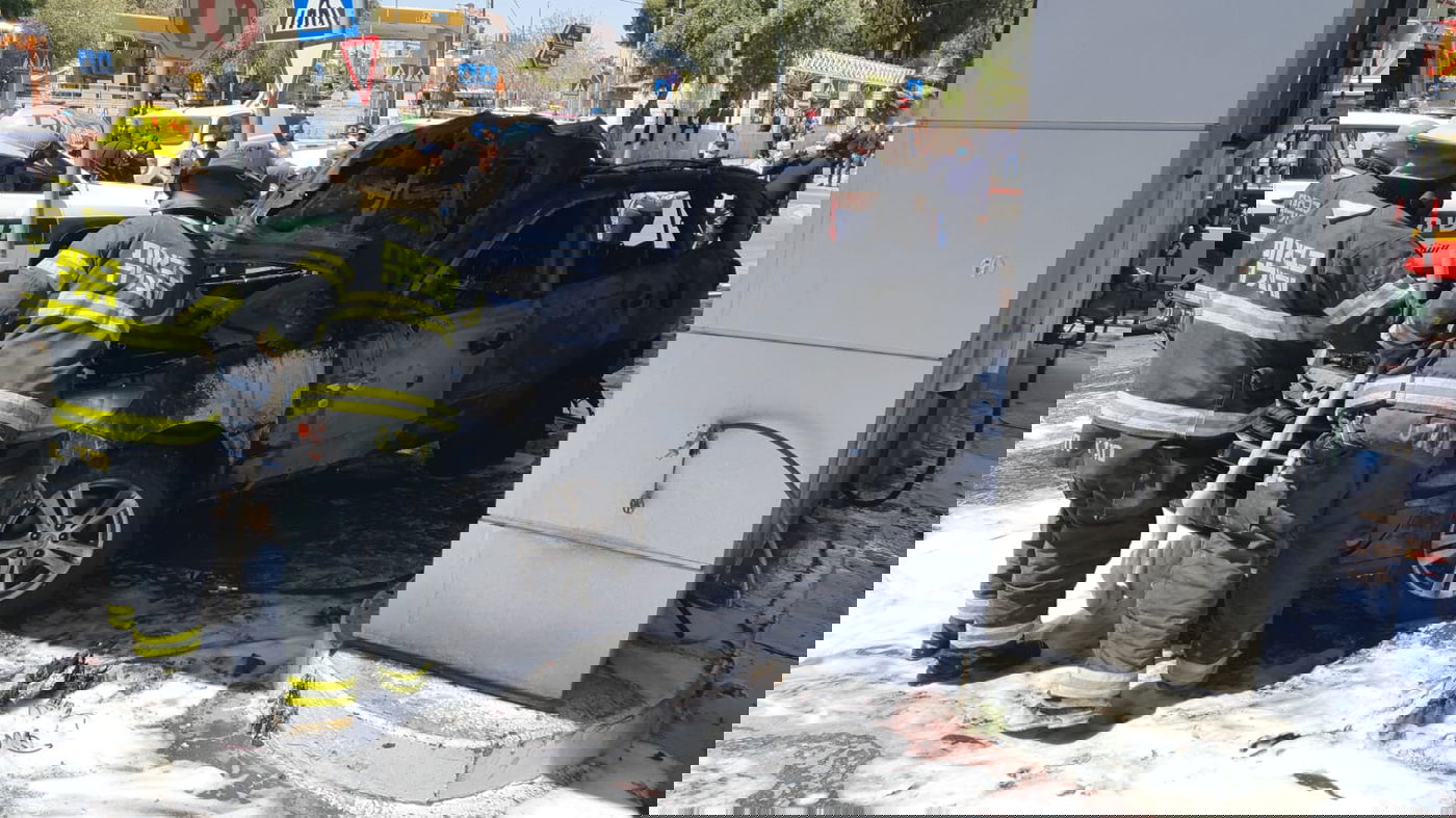 בתדלוק: הרכב עלה באש - התחנה הוצתה