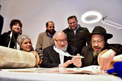 סיפורו המרגש של ספר התורה של פולארד