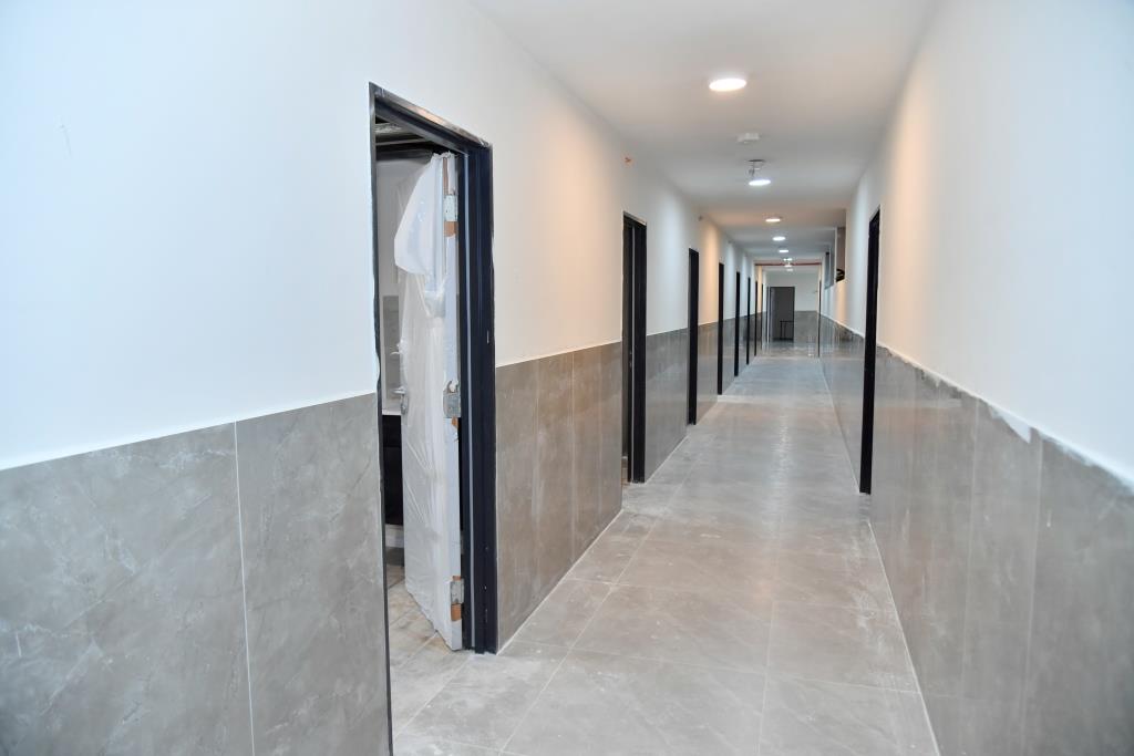 בישיבת גרודנא קבעו מזוזות לחדרי הפנימייה החדשים