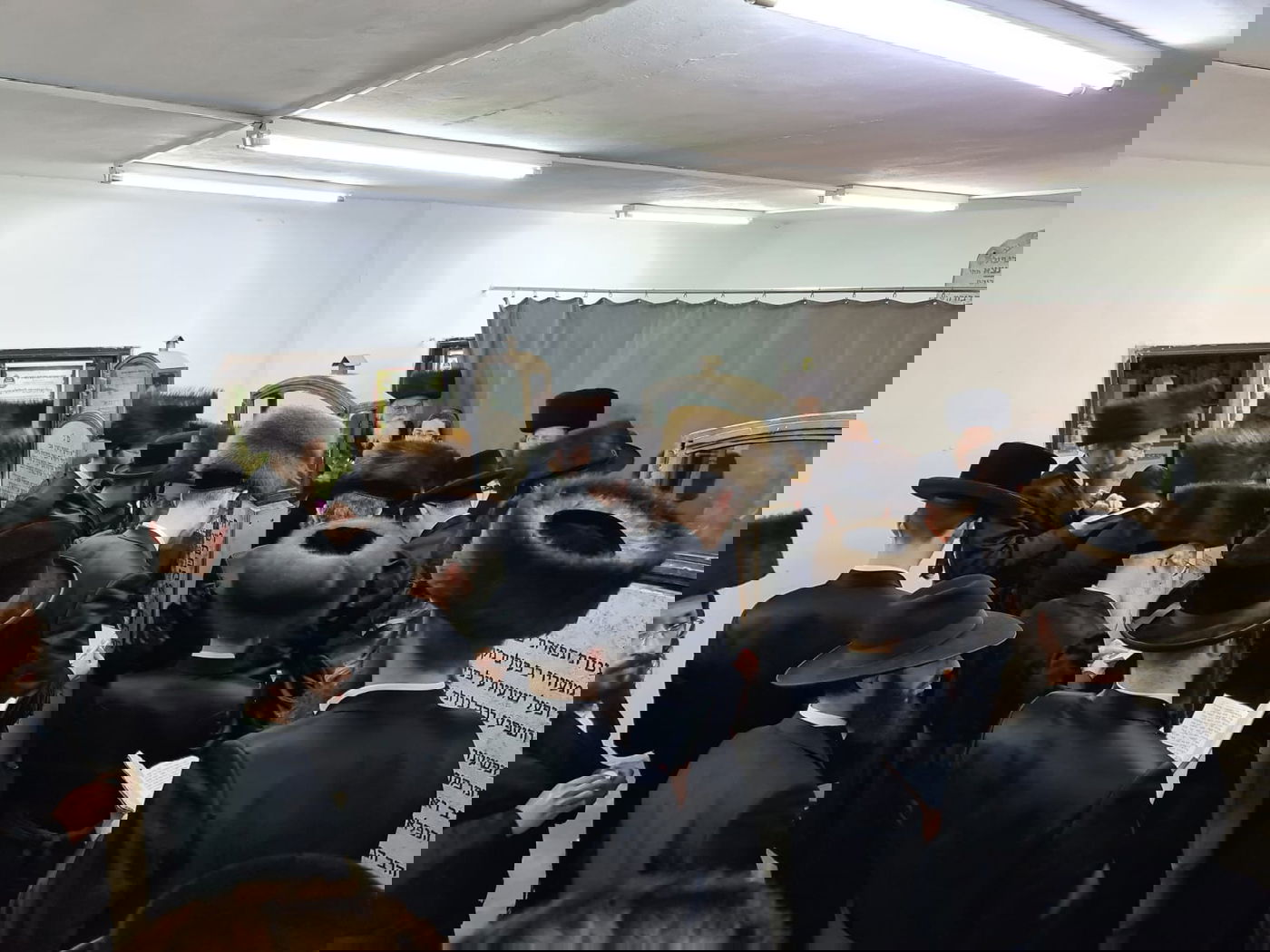 תיעוד: המונים בהילולת ה'אמרי יוסף' מספינקא זיע"א