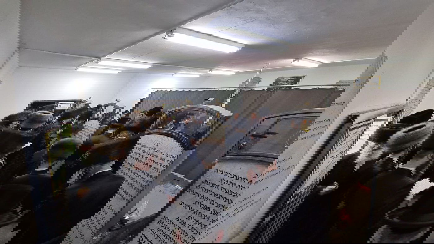 תיעוד: המונים בהילולת ה'אמרי יוסף' מספינקא זיע"א