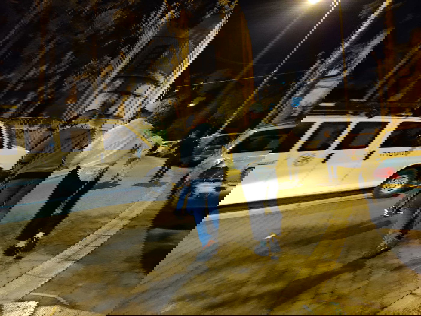 לפנות בוקר: בלשים פשטו על מאה שערים; חשודים נעצרו