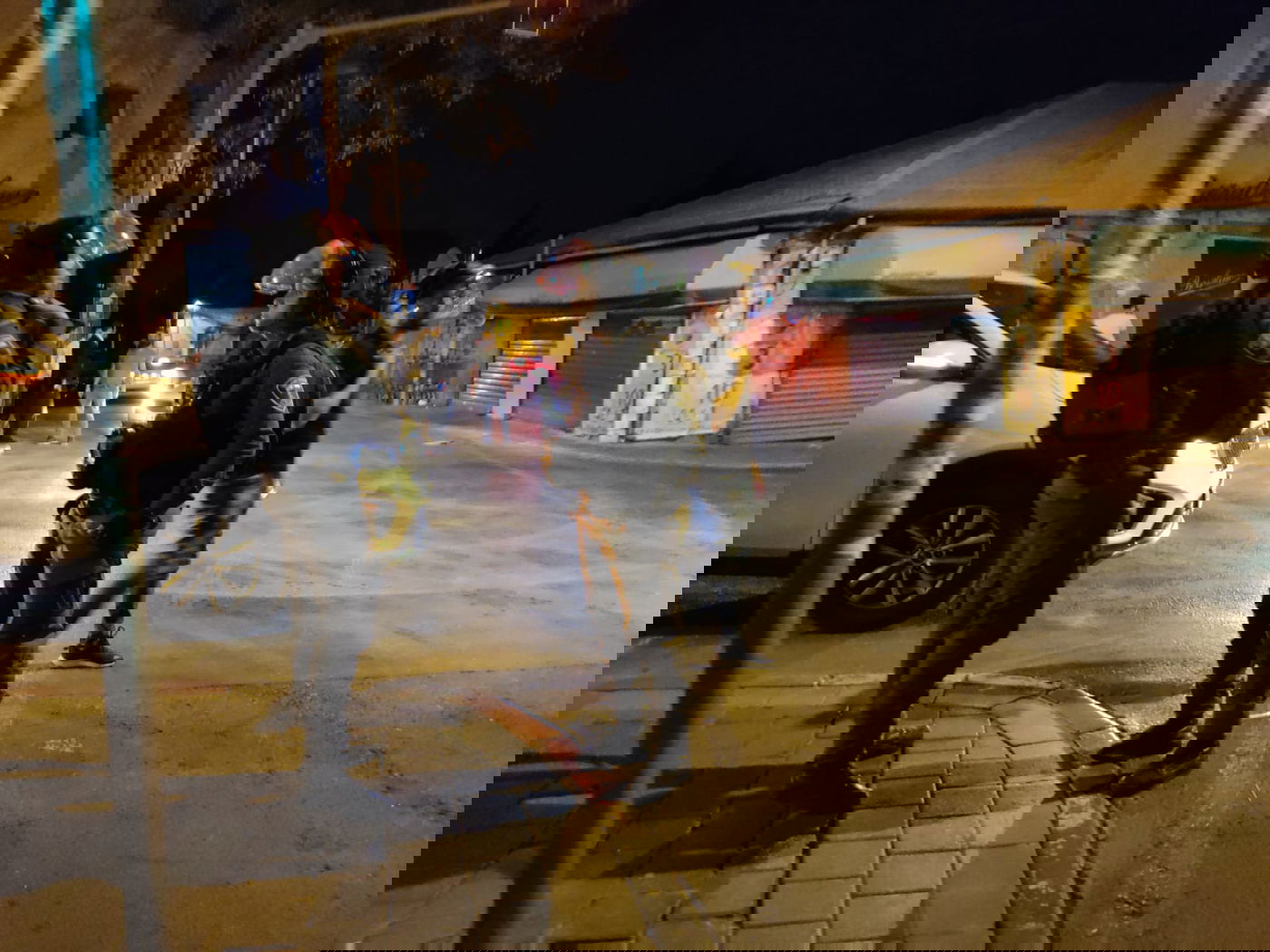 לפנות בוקר: בלשים פשטו על מאה שערים; חשודים נעצרו