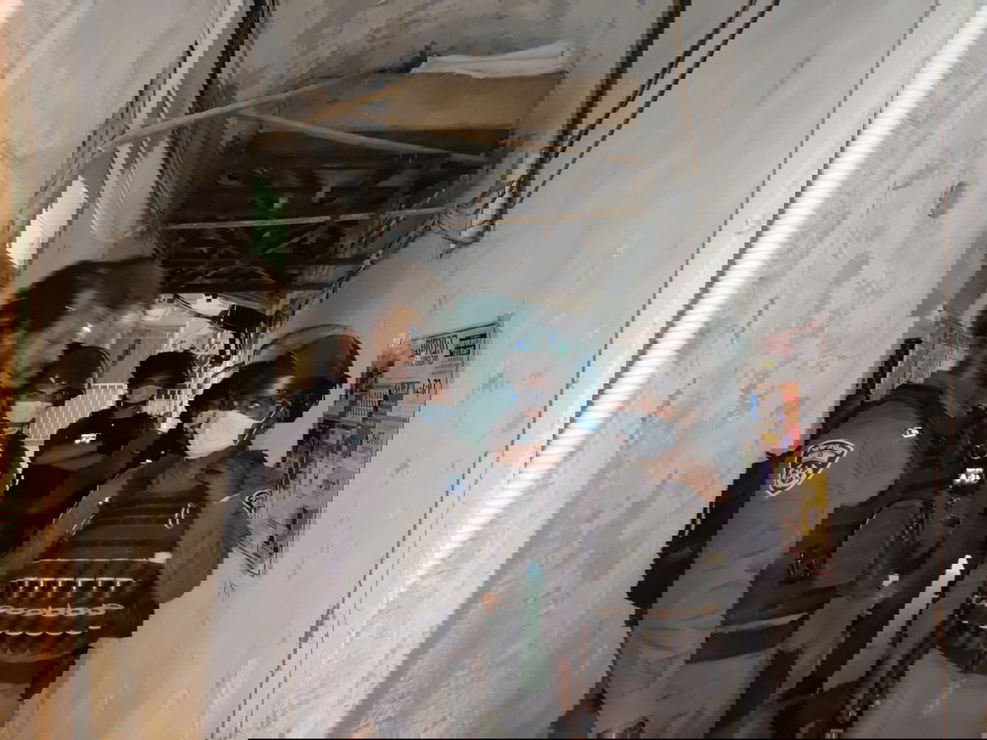 לפנות בוקר: בלשים פשטו על מאה שערים; חשודים נעצרו