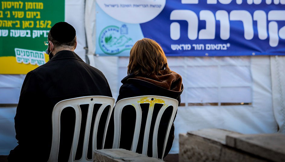 ממתינים בתור לחיסון. אילוסטרציה