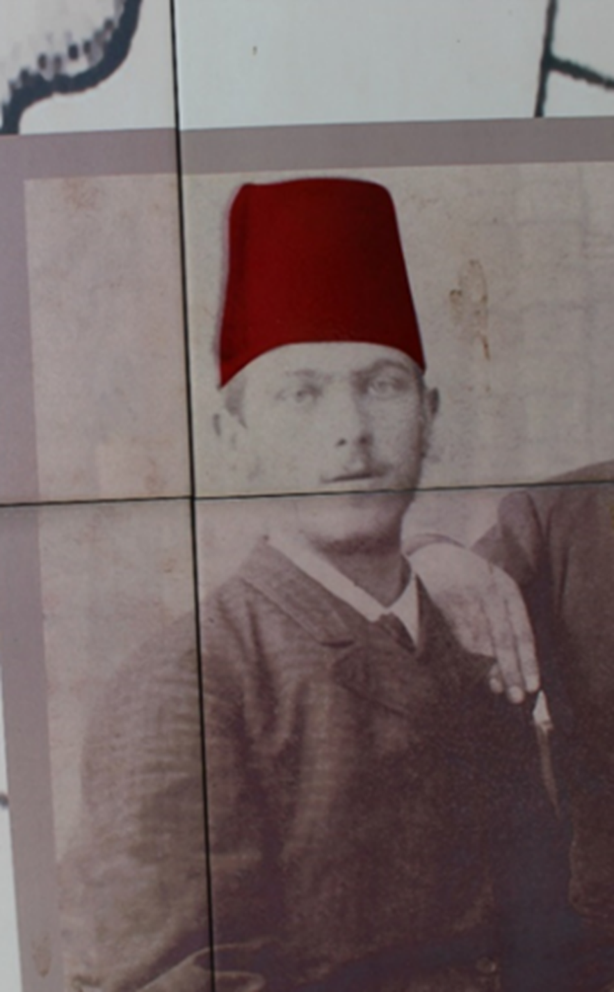 הגרמ"מ אפשטיין בקיר מוזאון החאן בחדרה