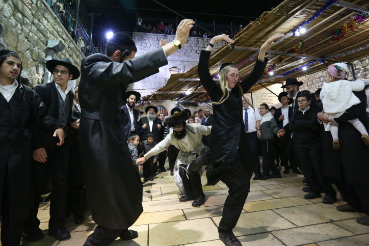 ל"ג בעומר במירון: עוגיות יבשות לחוגגים - כן; טשולנט וקוגעל - לא