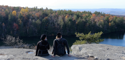 מחקר: זוגות שמפרסמים הרבה תמונות יחד אינם מאושרים
