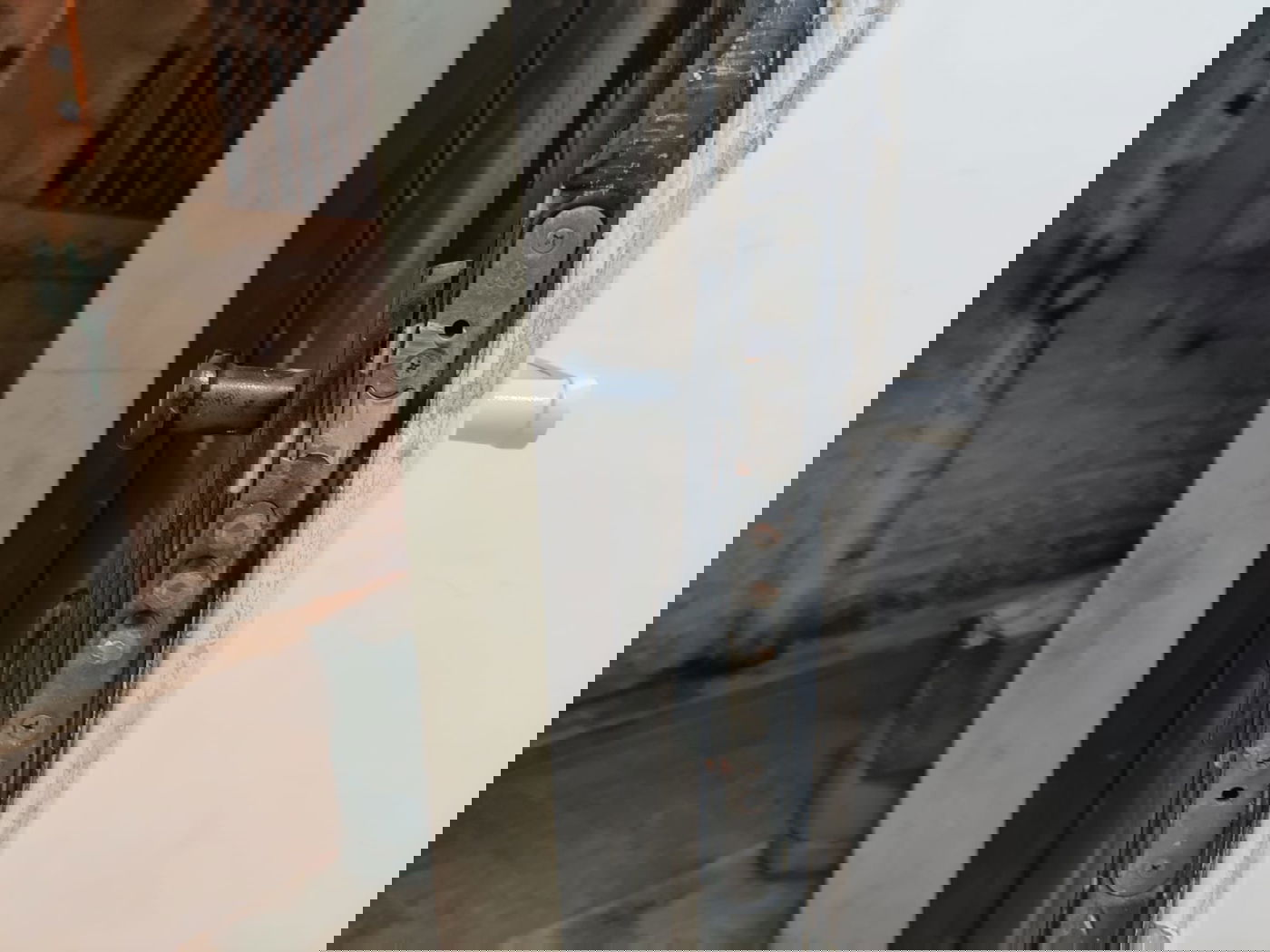 רימונים ומעצרי שווא של קשישים באמצע הלילה • תיעוד