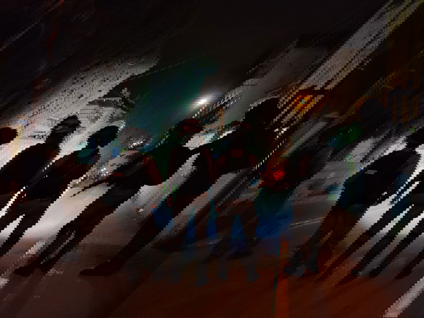 רימונים ומעצרי שווא של קשישים באמצע הלילה • תיעוד