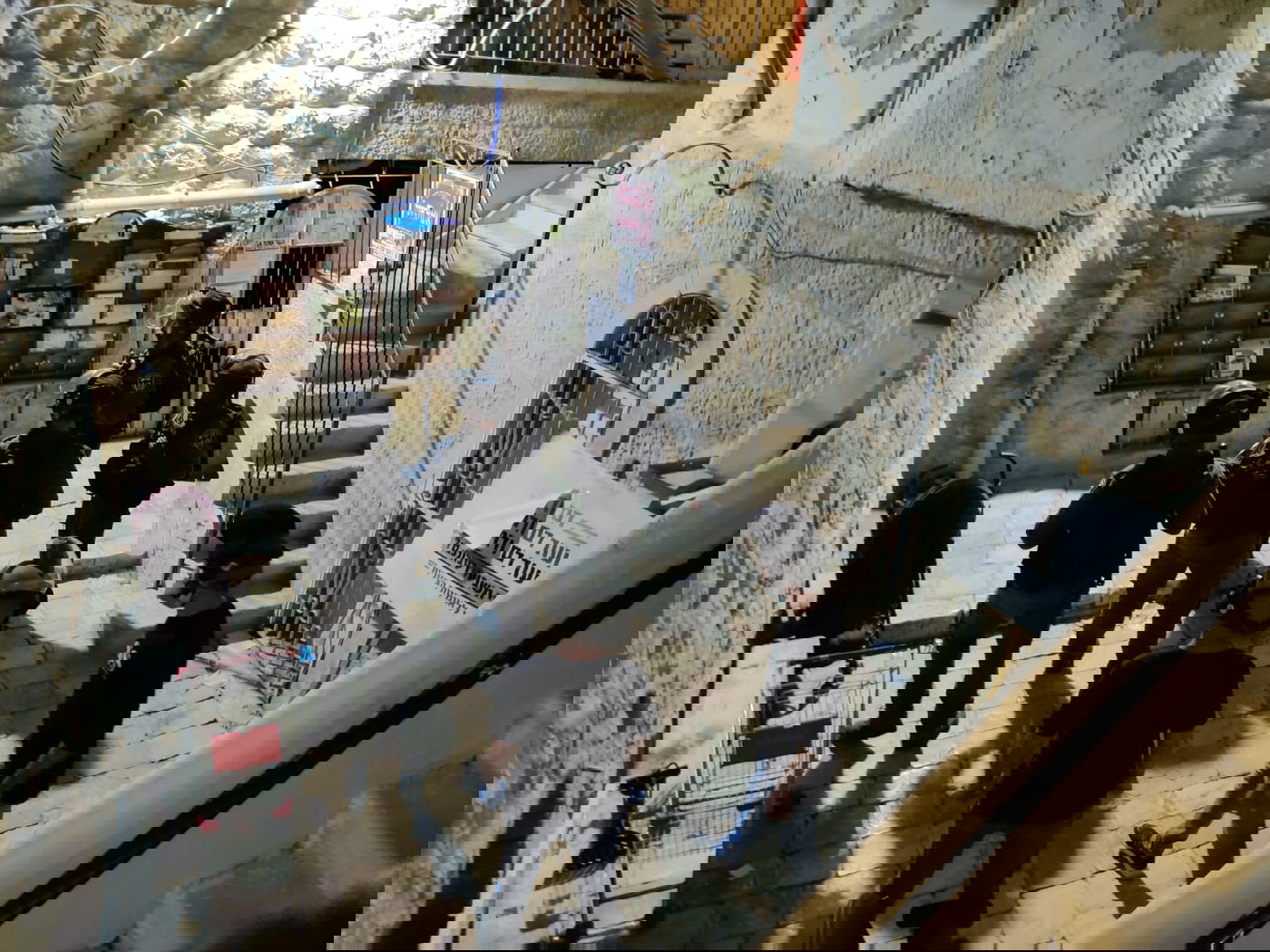 רימונים ומעצרי שווא של קשישים באמצע הלילה • תיעוד