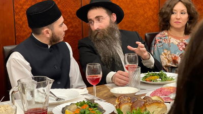 הרב החרדי אירח את המופתי לסעודת רמאדן בבית הכנסת