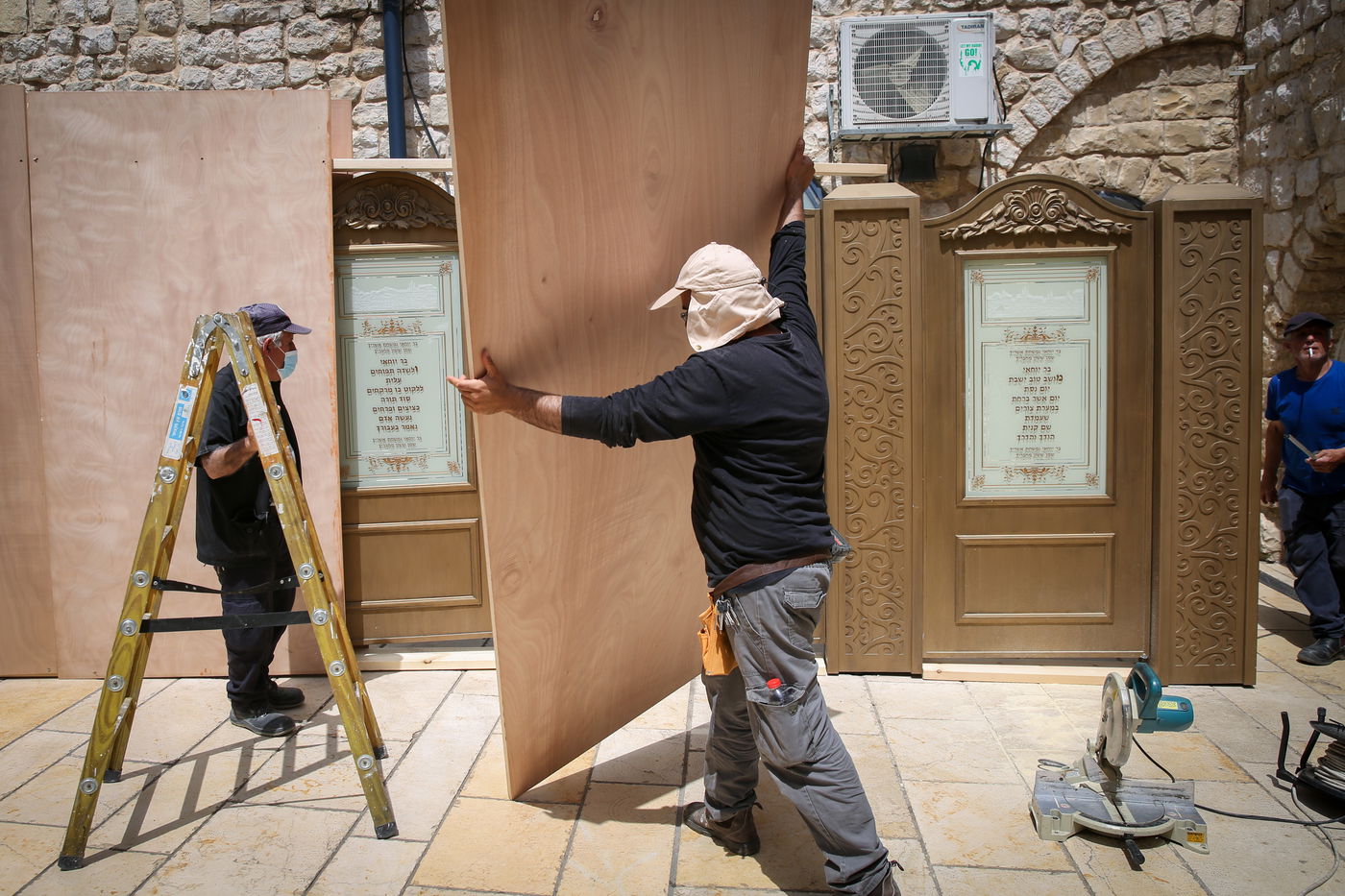 כשבוע לפני ל"ג בעומר; צפו בהכנות במירון