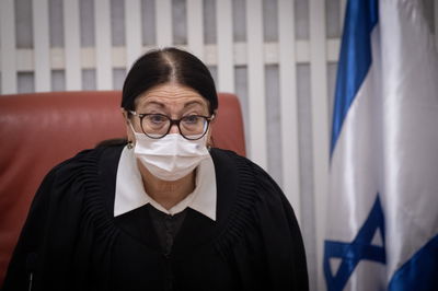 שופטת ביהמ"ש העליון, אסתר חיות