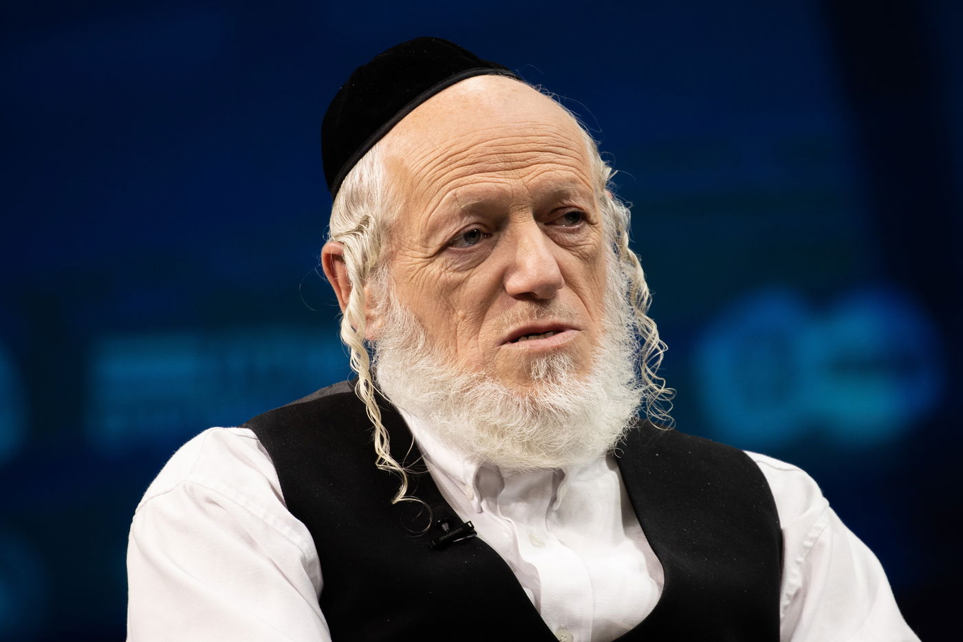 משי זהב, לפני כחודשיים