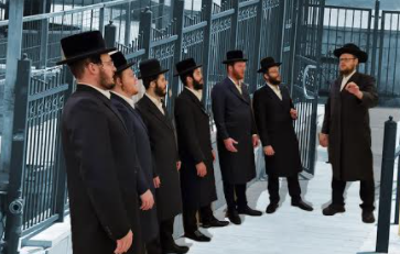 פנחס שיינברגר מארח את  משה דב הומינר ומקהלת ידידים: "תורתו מגן לנו"