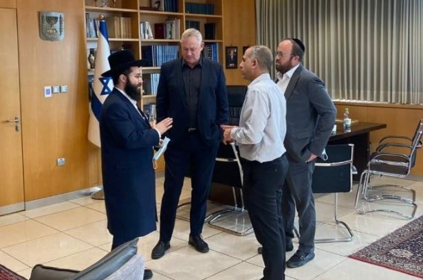 הפגישה היום במשרד הביטחון