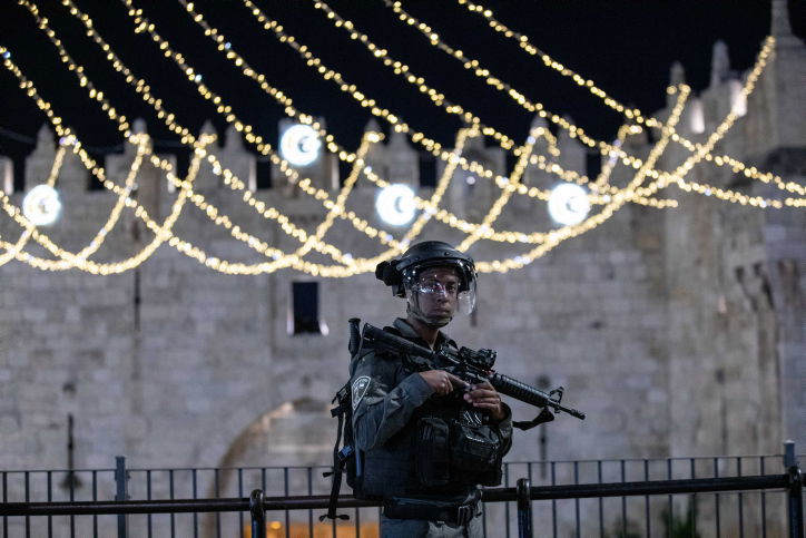 שוטר בשער שכם, השבוע