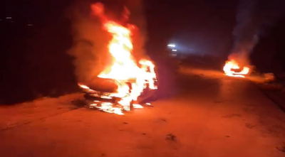 "יהודים בואו ננצח"; רכבים הוצתו ליד 'בית איכסא'