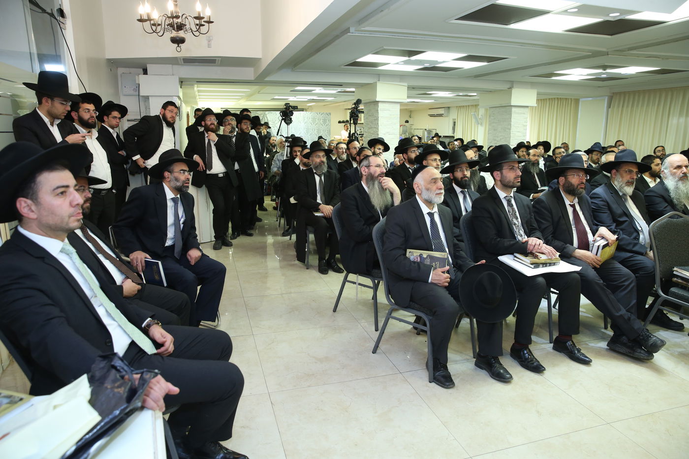 הטכנולוגיות בשימוש ההלכה: מענה 24/6 בווטצאפ, באתר, במייל ובטלפון