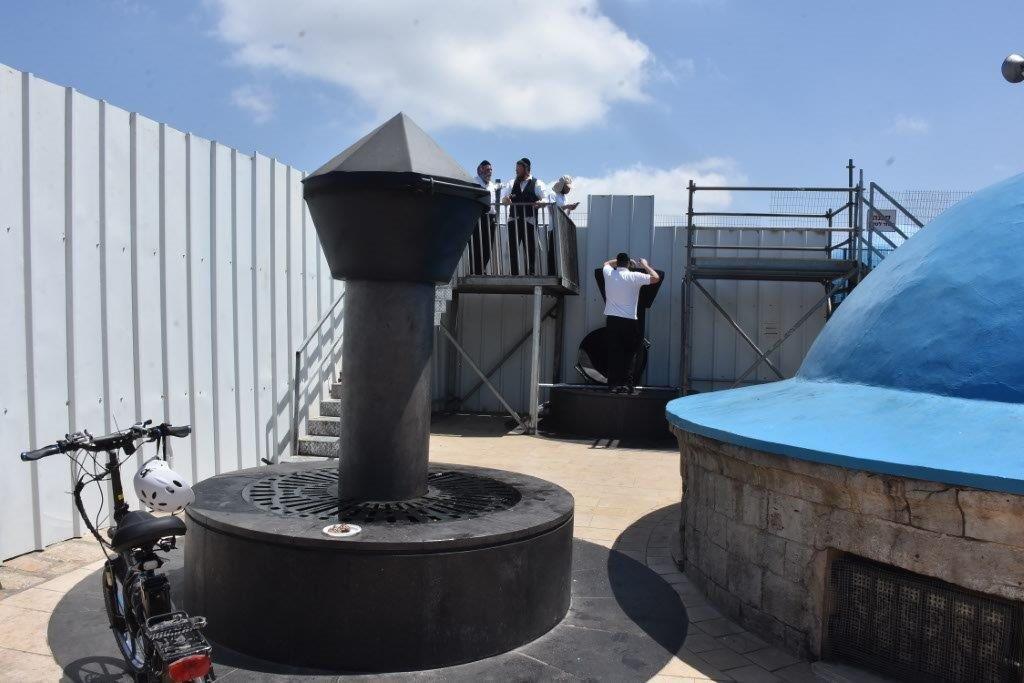 תיעוד מיוחד: ההכנות האחרונות בהר מירון