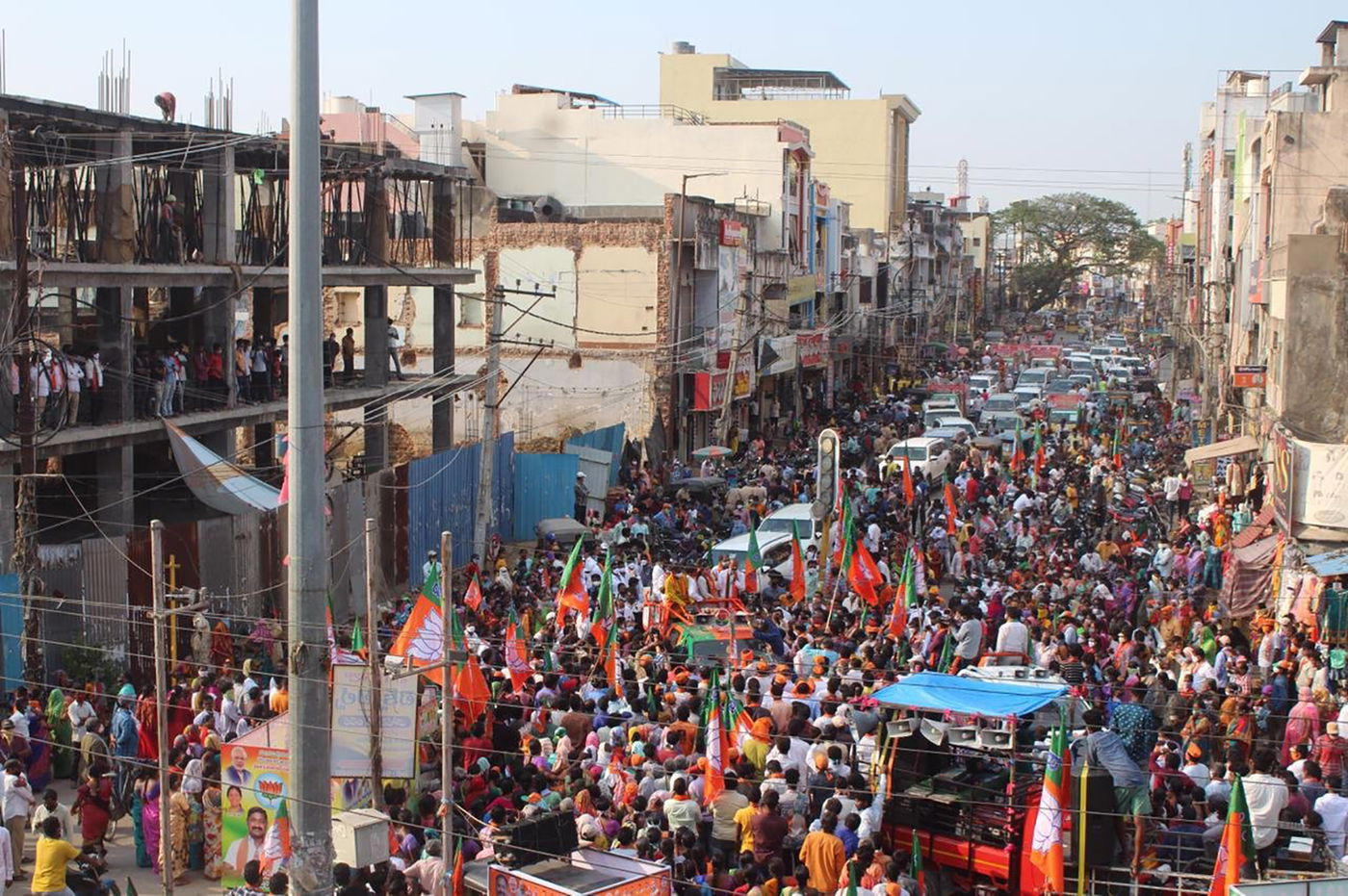 כנס בחירות המוני-תמונה שהוסרה לאחר הביקורת