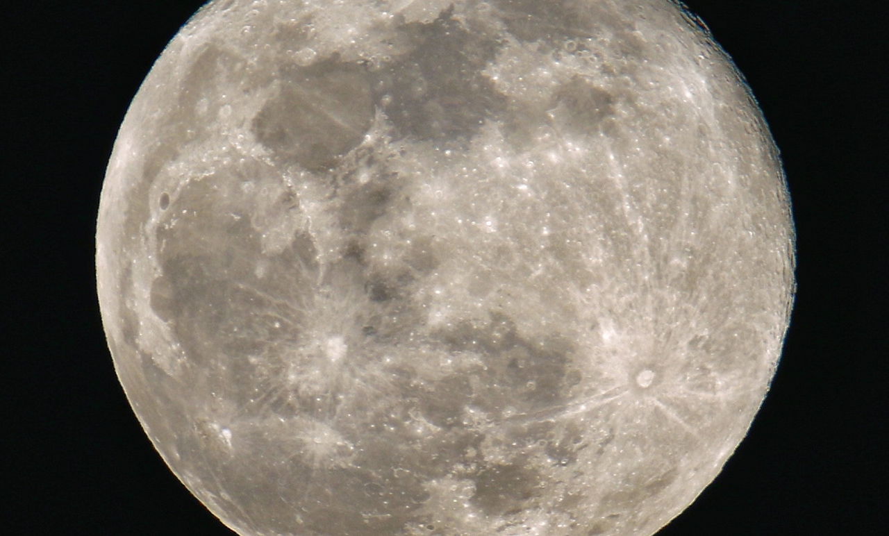 ה'סופר מון' - מעל בני ברק; תמונה מדהימה