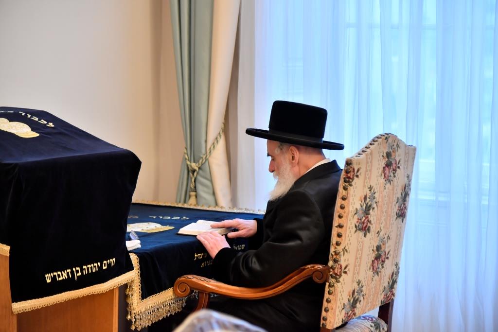 לטובת המוסדות: האדמו"ר מויז'ניץ בביקור בזק בוינה ורומניה