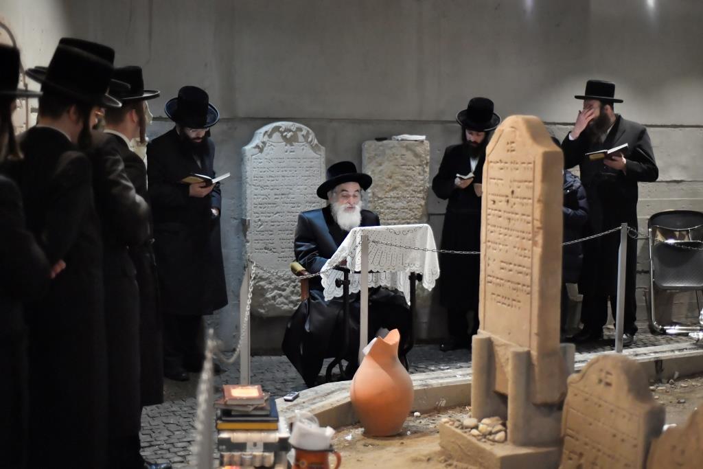 לטובת המוסדות: האדמו"ר מויז'ניץ בביקור בזק בוינה ורומניה