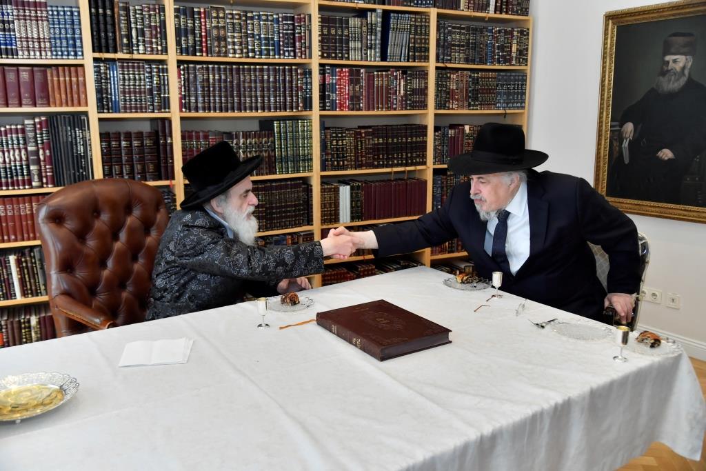 לטובת המוסדות: האדמו"ר מויז'ניץ בביקור בזק בוינה ורומניה