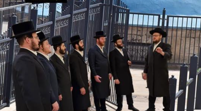 פנחס שיינברגר מארח את משה דב הומינר ומקהלת ידידים: תורתו תהא מגן לנו