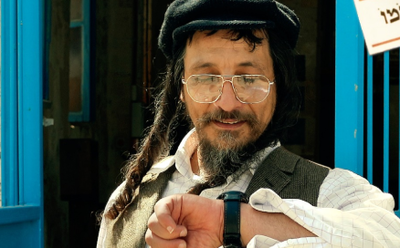 מיילך קאהן בסינגל קליפ חדש: "אל תדין חברך"